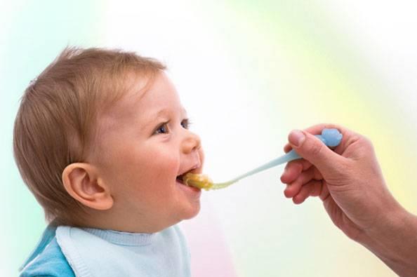غذاهایی که پایین آوردن تب نوزادان کمک می کند