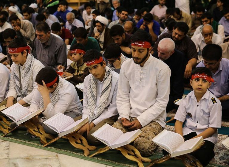 راه‌هاي تقويت فرهنگ قرآن و اهل بيت(ع) در بين جوانان