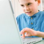چگونه كودك را به كتاب خواندن علاقه مند كنیم؟