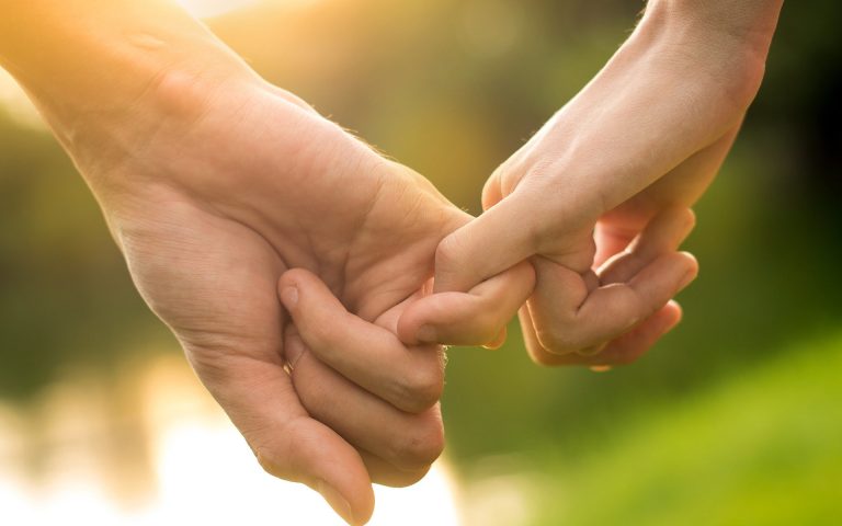 چگونه مي‏توان علاقه زن و شوهر را ايجاد كرد يا افزايش داد؟