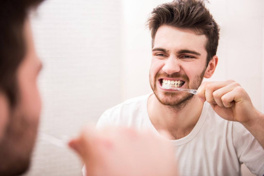 آیا مسواک روزه را باطل میکند؟