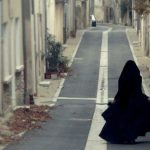 آیا چادر برای زن الزامی است؟