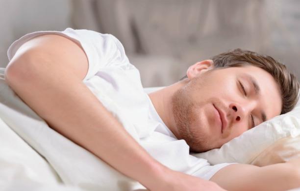 آیا خوابیدن طولانی مدت در دیدن کابوس شبانه موثر است؟ چطور؟
