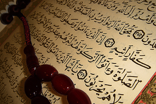 نقد نظر دانشمندان غربی در مورد منشأ دین با توجه به آیات قرآن