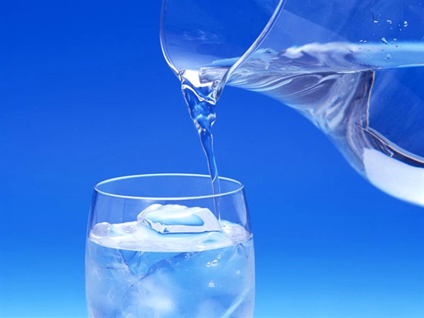 تصوراتی غلط درباره نوشیدن آب قبل از غذا