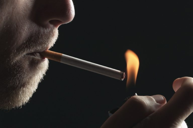 چرا بعضي ها بيشتر سيگار مي كشند؟