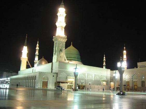 ورود حضرت زهرا به مسجد پيامبر از در مخصوص