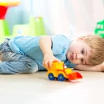 فواید تنها بازی کردن کودکان